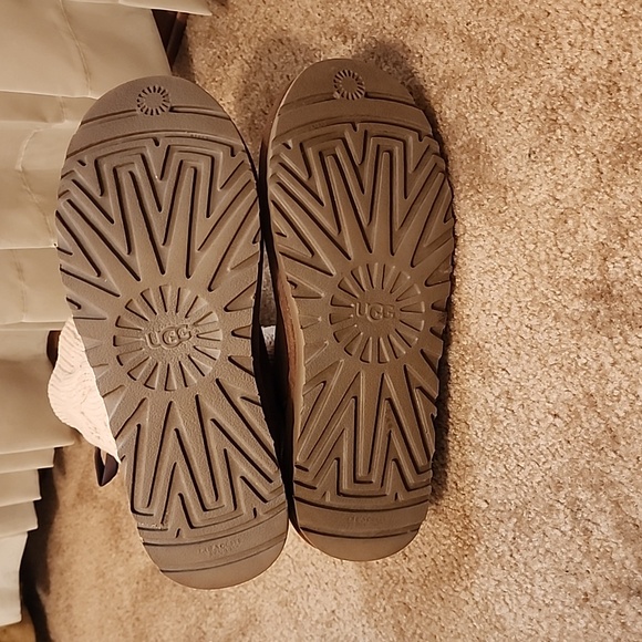 UGG Chestnut Kiandra Knit/Suede Boots - Picture 8 of 13